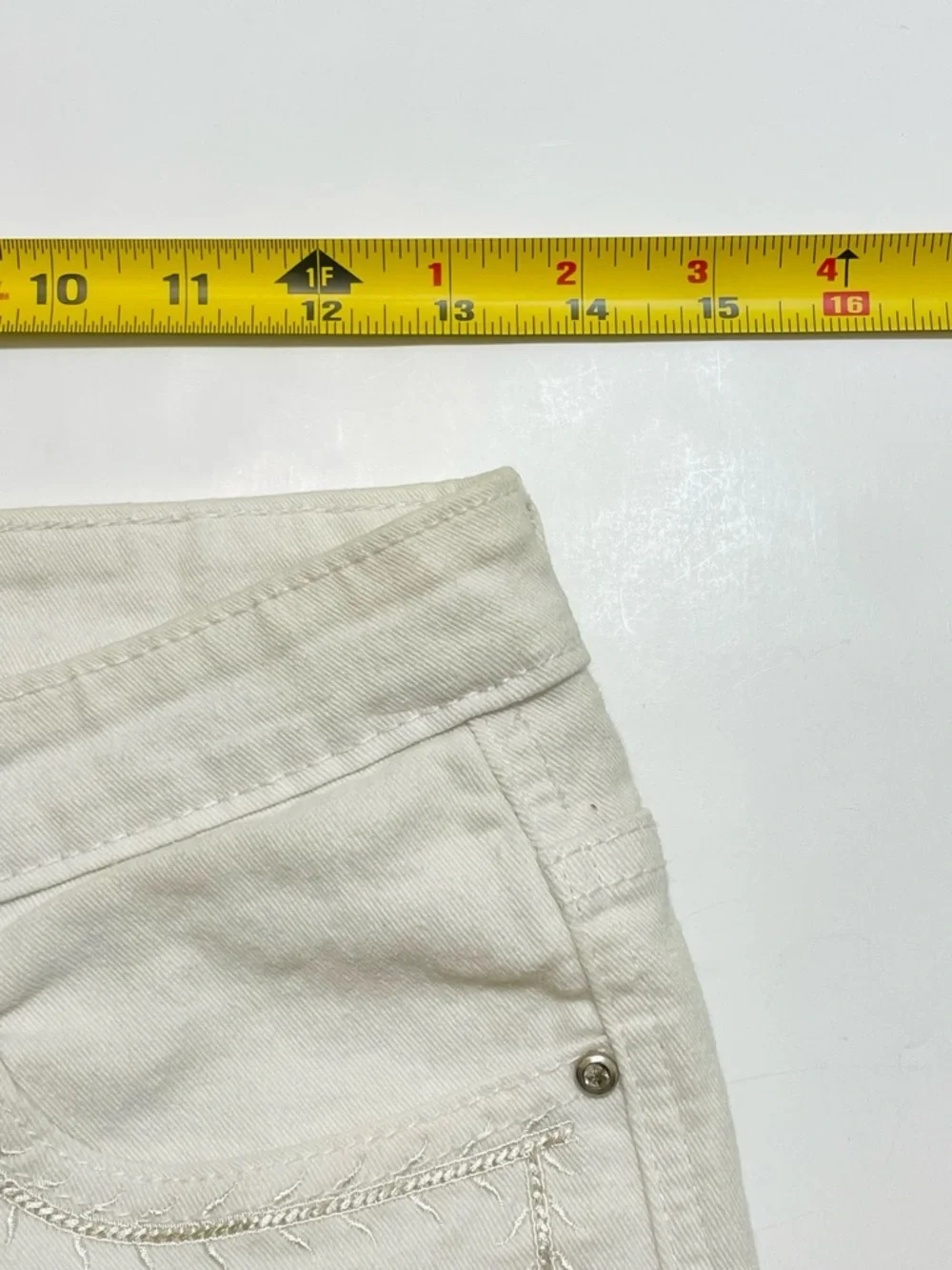 Vintage Y2K Daniel Embroidered Cropped Leg White Jeans Size 6